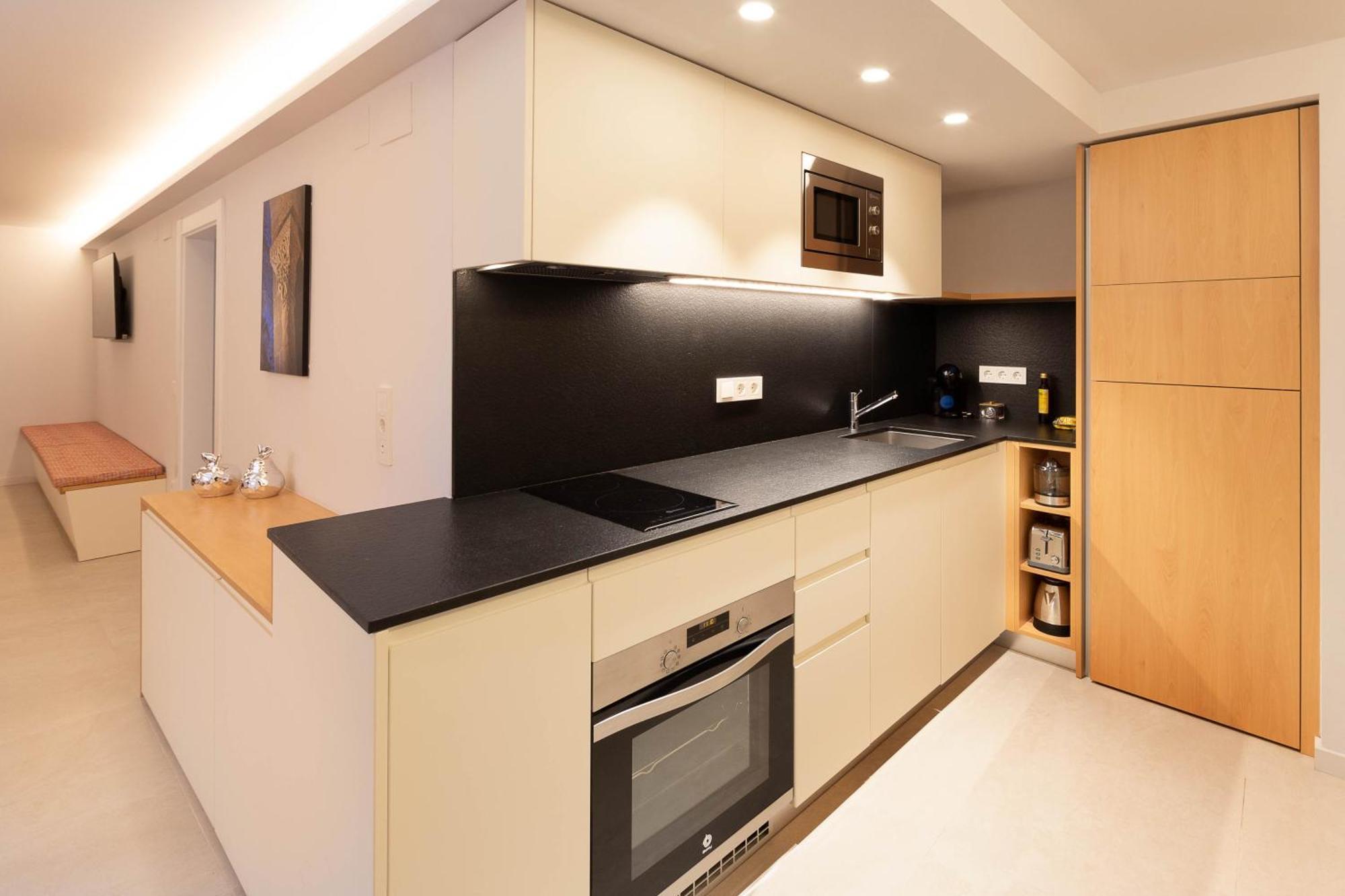 C&C Apartments Фигерас Екстериор снимка